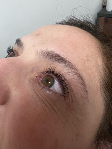 Photo de galerie - Rehaussement de cil naturel avec teinture 