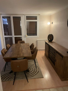 Photo de galerie - Tapisserie plus montage meuble en kit et disposition de la pièce 