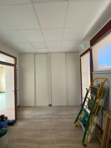 Photo de galerie - PLACARD COULISSANT + RAYON A L’INTÉRIEUR+ STORE INTÉRIEUR  