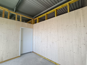 Photo de galerie - Fabrication et Pose de cloison séparatrice bois + Pose de porte intérieure