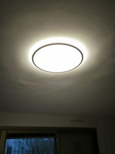 Photo de galerie - Montage d'un lustre au plafond