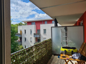 Photo de galerie - Mise en place d'un filet de sécurité, balcon, 3ème étages. 
