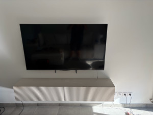 Photo de galerie - Meuble flottant et tv mural 