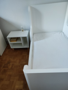 Photo de galerie - Lit et table de chevet Ikea 