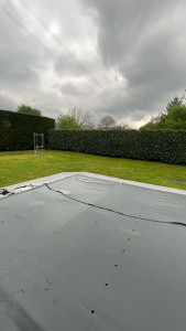 Photo de galerie - Taille d’une haie de 4m30 de haut sur 100m de long 