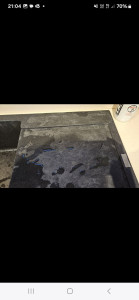 Photo de galerie - évier noir avant nettoyage 