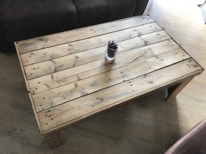 Photo de galerie - Fabrication d'une table basse avec bois recyclés