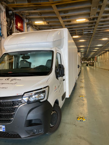 Photo de galerie - Déménagement qui part en corse parking bateau 