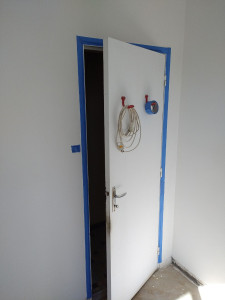 Photo de galerie - Révision d'un mur en enduit lisse-Ponçage ainsi que peinture Murs & Plafonds 