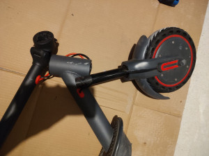 Photo de galerie - Réparation colonne de direction d'une trotinette électrique 