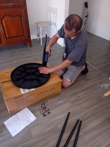 Photo de galerie - Montage d'une table et chaises de balcon 