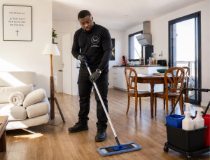 Photo de galerie - Intervention JMK Groupe Multiservices pour le nettoyage et l’entretien d’appartement Airbnb. Propreté, rigueur et finition professionnelle pour une expérience client impeccable. 