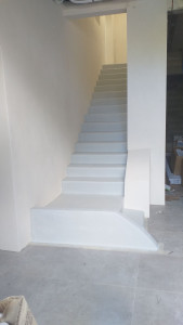 Photo de galerie - Une nouvelle vie pour cet escalier !
J’ai réalisé la rénovation de cet escalier en plusieurs étapes : nettoyage, remise en état et préparation, puis mise en peinture pour lui donner un tout nouvel aspect.
 Un travail soigné pour un résultat propre.