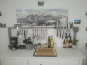 Photo de galerie - Création d'un porte ustensile de cuisine dans un studio d'étudiant 