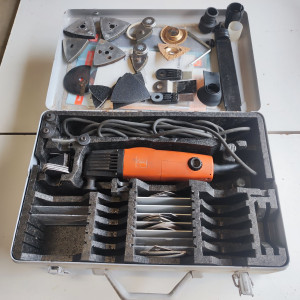 Photo de galerie - Je loue cette scie oscillante Feins avec tous ses accessoires pour poncer couper le bois le métal le verre et l'acier .
à partir de 25 euros .

Possibilité de livraison sur Rennes et de Cours d'utilisation.