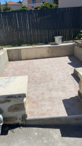 Photo de galerie - Réalisation terrasse plus pose de carrelage 