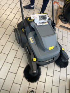 Photo de galerie - Mono brosse pour bien nettoyer vos surfaces 