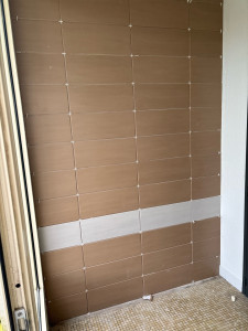 Photo de galerie - Pose de faïence dans un hall d’entrée 