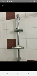 Photo de galerie - Fixation d'une colonne de douche dans du carrelage 