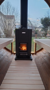 Photo de galerie - Montage sauna extérieur tonneau  , poêle a bois installation terminer et première chauffe 