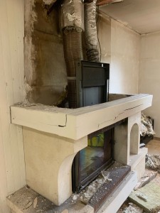 Photo de galerie - Démolition d’une cheminée avec évacuation 