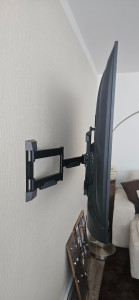 Photo de galerie - Installation d'un bras articulé pour une Télé 
(55 pouces).
(Salon)