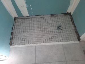 Photo de galerie - Pose mosaïque douche à l'italienne 