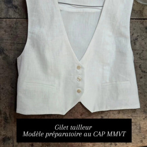 Photo de galerie - Gilet tailleur en lin blanc
