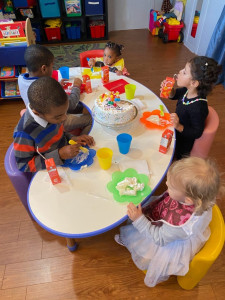 Photo de galerie - Je suis nounou diplômée CAP petite enfance en attente de mon agrément. Véhiculée 