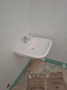 Photo de galerie - Installation lavabo PMR pour la société REA nice