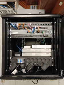 Photo de galerie - Installation de baie informatique 