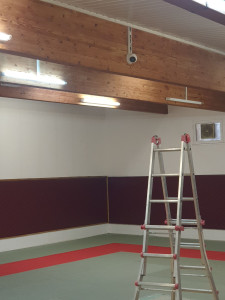 Photo de galerie - Pose d'un système de vidéo surveillance. 