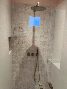Photo de galerie - Douche avec robinet encastré