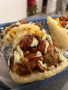 Photo de galerie - Arepas farcis avec beaucoup de viandes et de légumes . préparation: farine maíz 