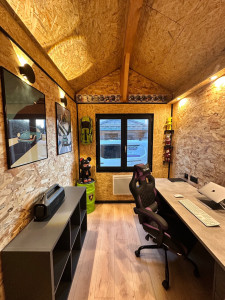 Photo de galerie - Création d’un bureau. Isolation, ramener l’électricité, tableau divisionnaire : chauffage, lumières, prises…