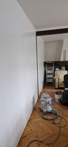 Photo de galerie - Finitions peinture, joint acrylique avant pose des plinthes