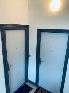 Photo de galerie - Peinture Porte d’entrée et cadre de Porte Appartement 