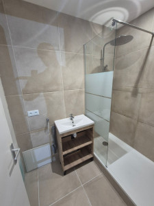 Photo de galerie - Photo suivante après la rénovation de la salle de bain.