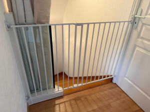 Photo de galerie - Montage et pose d'une barrière de sécurité pour un escalier à Grand-Champ