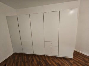 Photo de galerie - Montage de 2 dressings de la marque JYSK