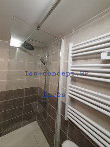 Photo de galerie - Réalisation d'une salle de bain à Narbonne. Démolition,  maçonnerie, plomberie, plaque de plâtre, carrelage, faïence, sanitaire, peinture.