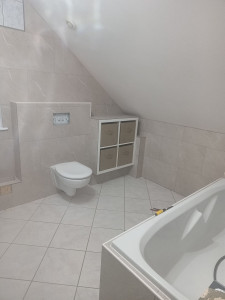 Photo de galerie - Pose bati support, intégration d'un meuble et pose revêtement PVC 