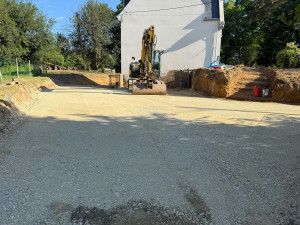 Photo de galerie - Réalisation d’une plate forme pour futur garage + allée carrossable + place de parking