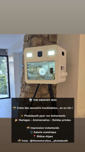 Photo de galerie - ✨ Louez un Photobooth et offrez à vos invités un souvenir inoubliable ! ?  Mariage, anniversaire, baptême ou soirée entre amis ? Créez de la magie avec notre photobooth élégant et fun, pour des photos personnalisées et instantanées à emporter.