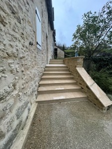 Photo de galerie - Escalier habillé en pierre