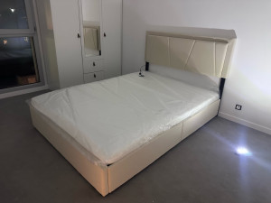 Photo de galerie - Montage d’un lit.