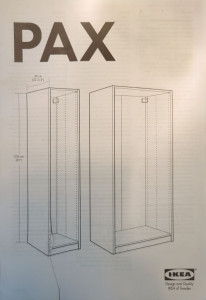 Photo de galerie - Un grand commun de chez IKEA fréquemment monté. 
complexité du montage: meuble très haut 2m37 env, portes lourdes.