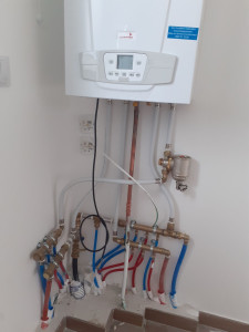 Photo de galerie - Installation chaudière . et raccordement eau sanitaire et chauffage .