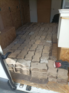 Photo de galerie - Transport livraison de pavés.