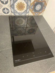 Photo de galerie - Découpe plan de travail pour pose d’une plaque à induction 